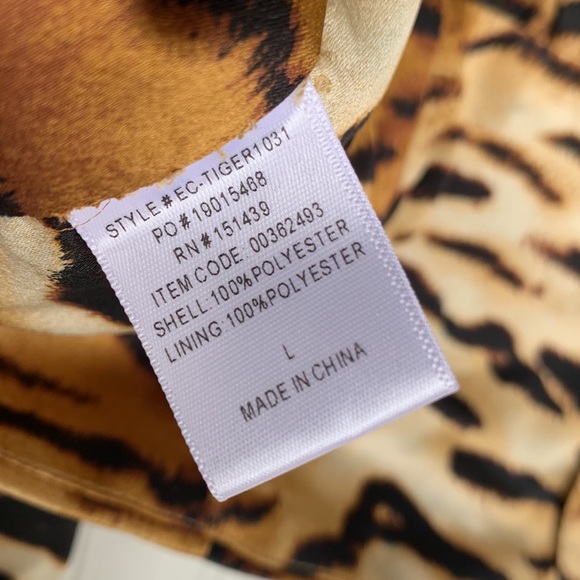 Tiger print blouse - Picture 10 of 10